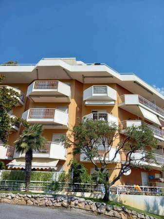 Foto Appartamento in affitto a Sanremo