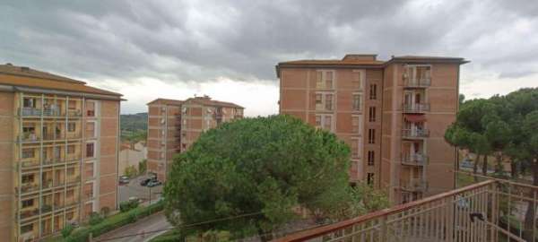Foto Appartamento in affitto a Siena - 5 locali 120mq
