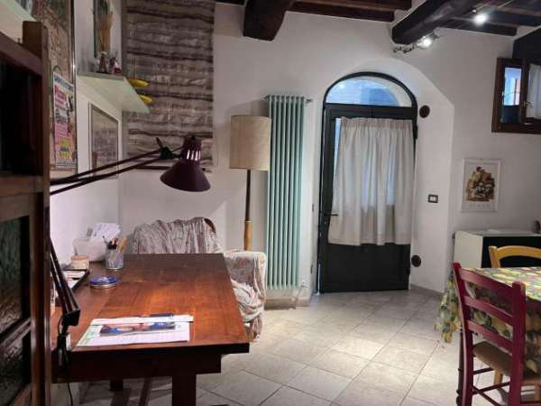 Foto Appartamento in affitto a Siena 30 mq  Rif: 1334056