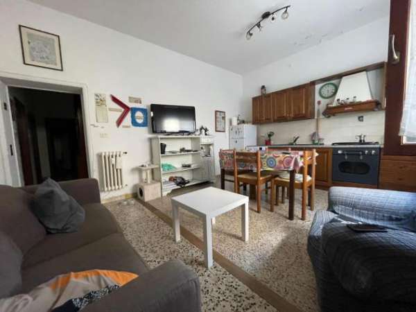 Foto Appartamento in affitto a Siena 65 mq  Rif: 1061015