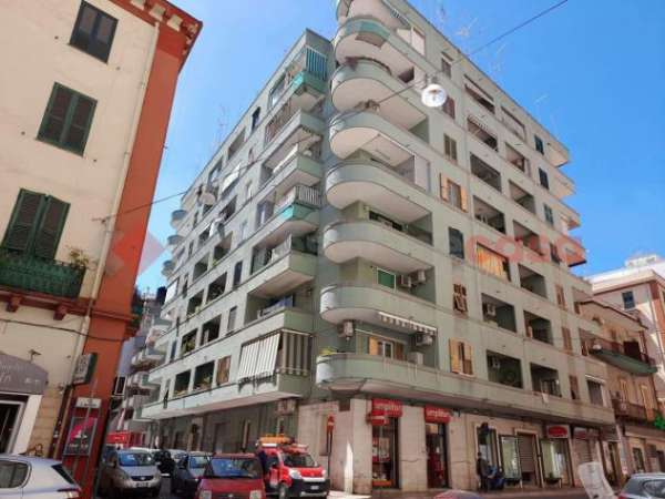Foto Appartamento in affitto a Taranto - 4 locali 125mq