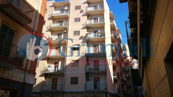 Foto Appartamento in affitto a Taranto - 5 locali 160mq
