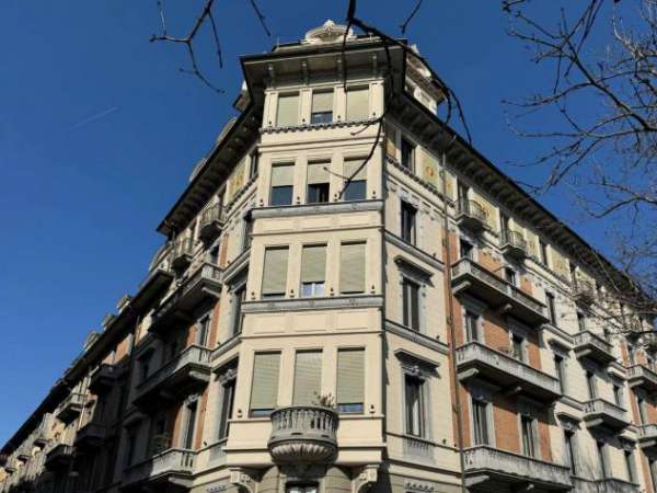 Foto Appartamento in affitto a Torino - 5 locali 197mq