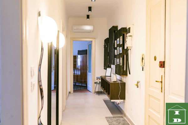 Foto Appartamento in Affitto a Trieste via Conti