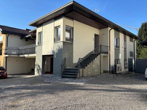 Foto Appartamento in affitto a Uggiate con Ronago