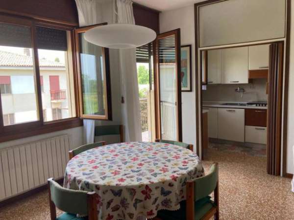 Foto Appartamento in affitto a Venezia - 4 locali 90mq