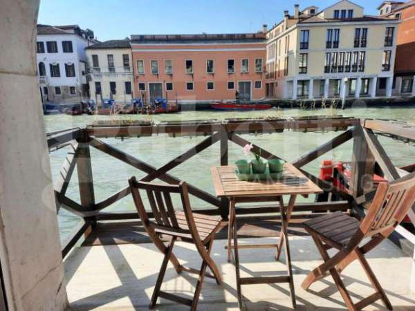 Foto Appartamento in affitto a Venezia - 4 locali 90mq