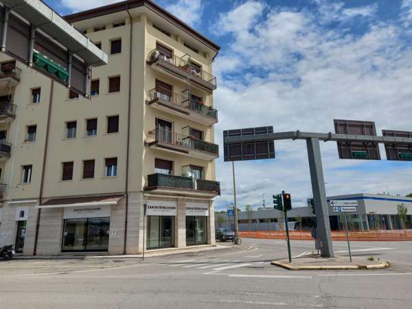 Foto Appartamento in affitto a Verona