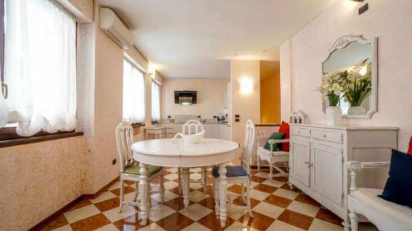 Foto Appartamento in Affitto a Verona Centro Storico