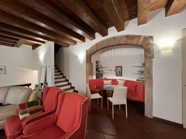 Foto Appartamento in Affitto a Verona Centro Storico