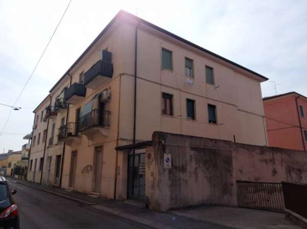 Foto Appartamento in Affitto a Verona Santa Lucia
