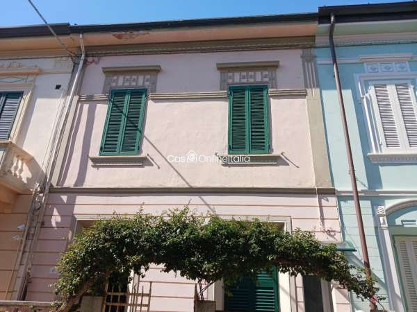 Foto Appartamento in affitto a Viareggio