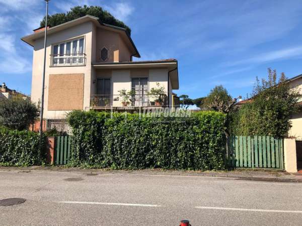 Foto Appartamento in affitto a Viareggio