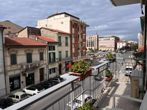 Foto Appartamento in affitto a Viareggio