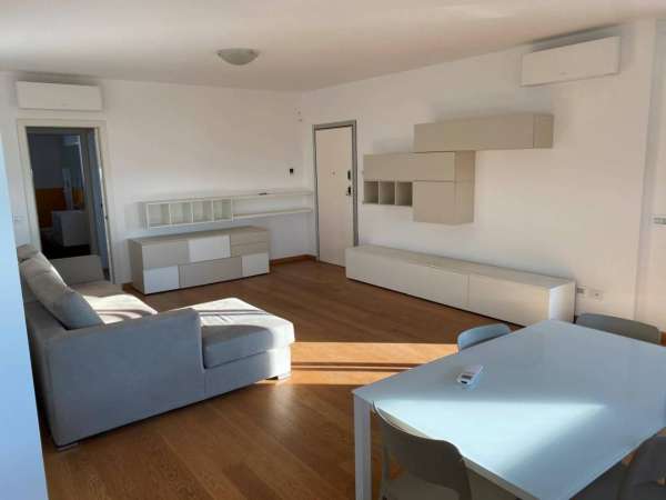 Foto Appartamento in affitto a Vimercate