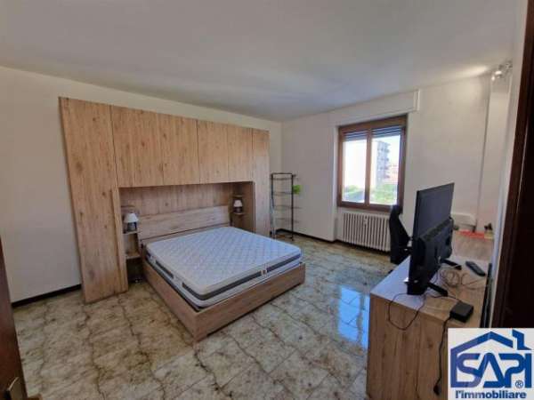 Foto Appartamento in affitto con 2 camere da letto e cucina abitabile