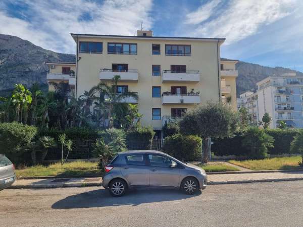 Foto Appartamento in affitto Contact: z0rg@airmail.cc � 850  