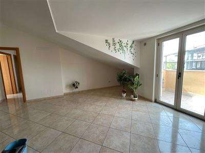 Foto Appartamento in Affitto di 105mq