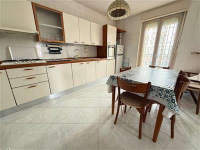 Foto Appartamento in Affitto di 115mq
