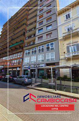 Foto Appartamento in Affitto di 162mq