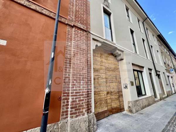 Foto Appartamento in affitto in centro storico