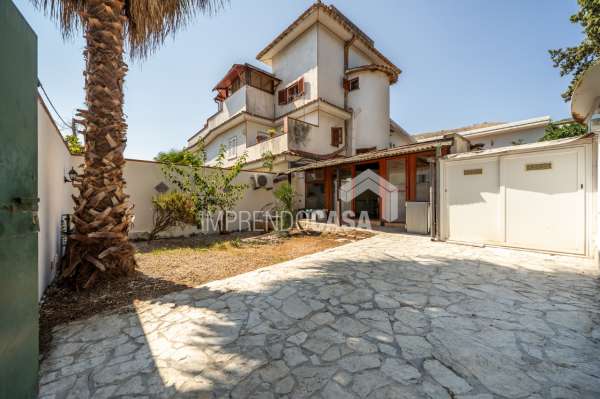 Foto Appartamento in villa in affitto a Palermo