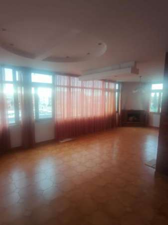 Foto appartamento luminoso con vista panoramica