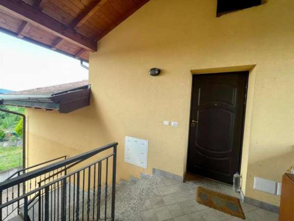 Foto Appartamento mansardato - trilocale non arredato con doppi balconi e box doppio