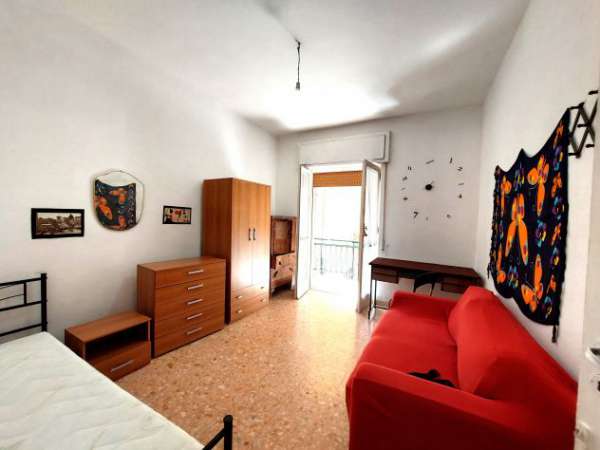 Foto APPARTAMENTO PER 2 STUDENTI/E VIA DUOMO-UNIVERSITA' L'ORIENTALE- NA