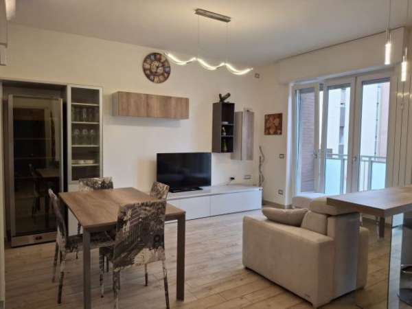 Foto Appartamento ristrutturato e arredato in affitto  Piazzale Udine (MM2 Udine)