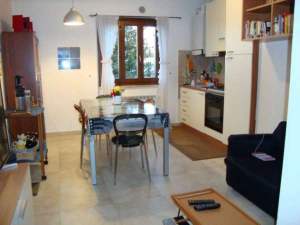 Foto Appartamento sencondo piano