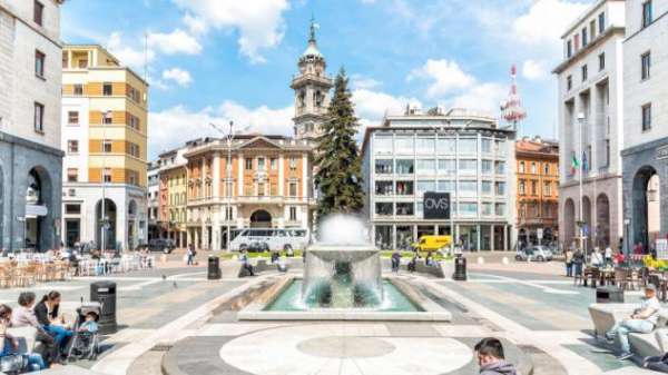 Foto Appartamento signorile situo nel cuore di Varese, Piazza Monte Grappa. 199mq