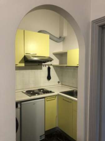 Foto Appartamento silenzioso composto da ingresso-soggiorno, cucinotto, camera, bagno e balcone affittiamo in un contesto signorile circondato dal verde. L