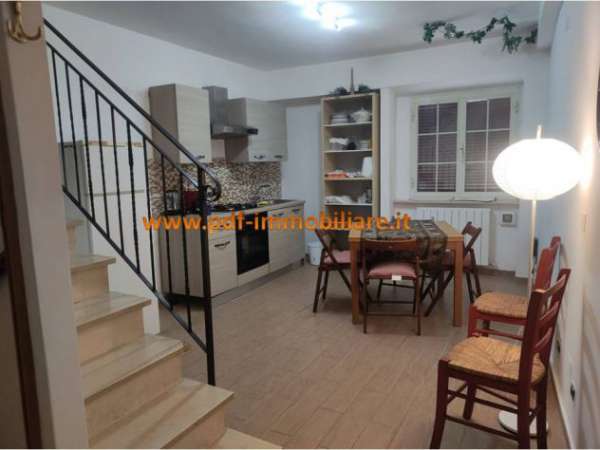 Foto Appartamento su 3 livelli a Forano(Rieti) a 20 min da Amazon di P.Corese