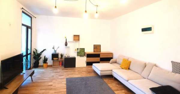 Foto Appartamento trilocale con 2 bagni, disponibile da subito