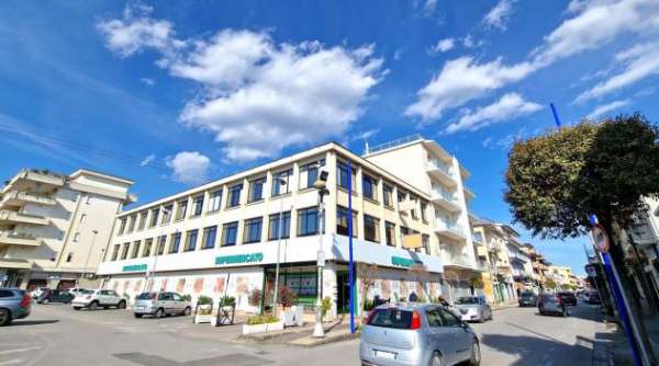 Foto APPARTAMENTO USO UFFICIO OTTIMO STATO - PIAZZA GIOVANNI FALCONE - MONDRAGONE