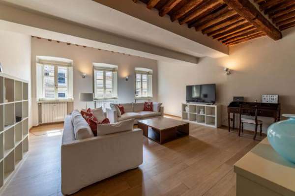 Foto Appartamento Via San Nicolao 45 Lucca