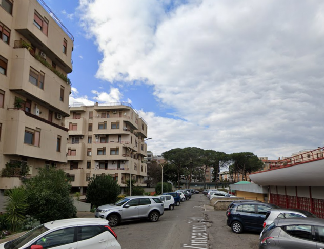 Foto ARDEATINO TRILOCALE CON BALCONE E POSTO AUTO