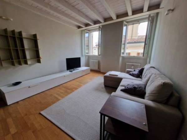 Foto Attico / Mansarda di 78 m con 2 locali in affitto a Mantova