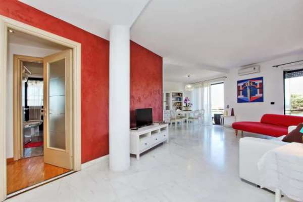 Foto Attico Elegante con Terrazzo Panoramico in Via Caterina Fieschi - Roma