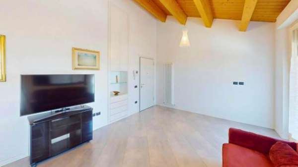 Foto Attico in affitto a Bastia Umbra - 3 locali 90mq