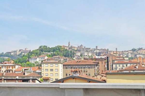 Foto Attico in affitto a Bergamo - 5 locali 330mq