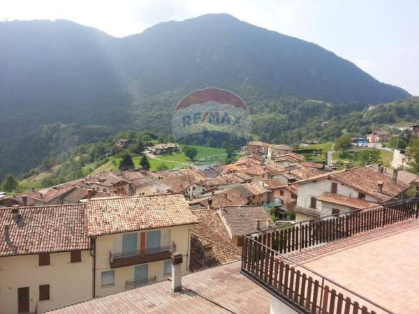 Foto Attico in affitto a Capovalle