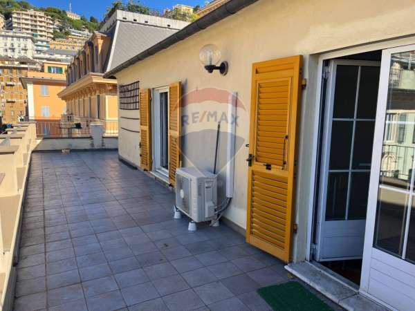 Foto Attico in affitto a Genova