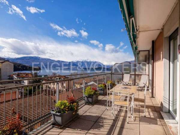 Foto Attico in affitto a Laveno Mombello