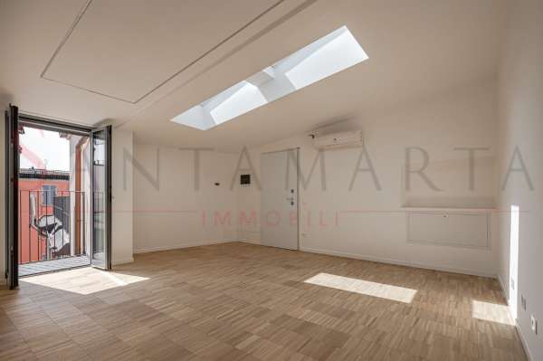 Foto Attico in affitto a Milano