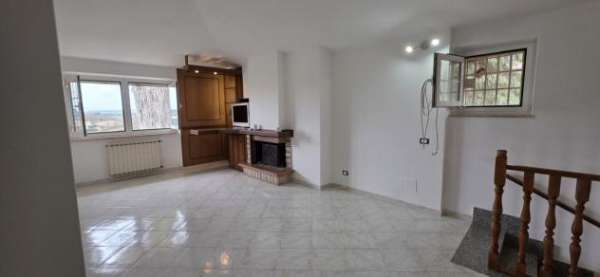 Foto Attico in affitto a Morlupo