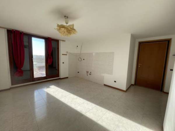 Foto Attico in affitto a Nettuno