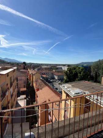 Foto Attico in affitto a Sarzana