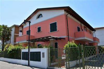 Foto Attico/mansarda in buono stato di 60 mq. a Marina Di Massa